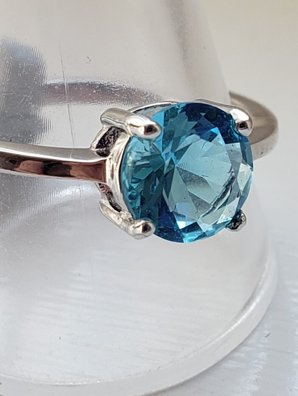Sz. 12 Pale Aquamarine Ring In 4-prong Open Basket Setting, Silver W/o Hallmark.